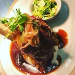 Queens Arms 3*