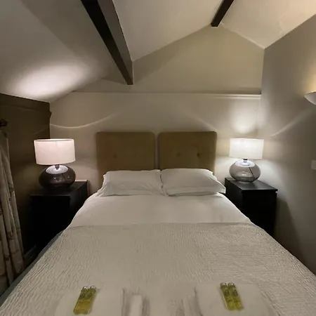 여관 Queens Arms 3*