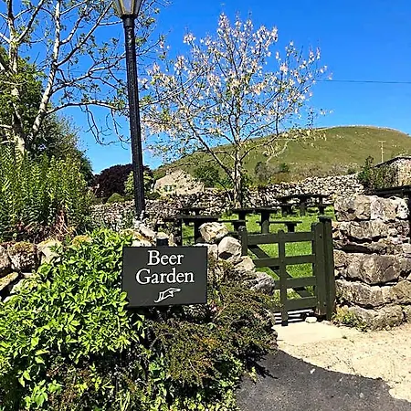 Queens Arms 3* Litton