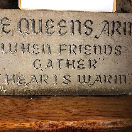 Queens Arms 여관