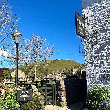 Queens Arms 3*