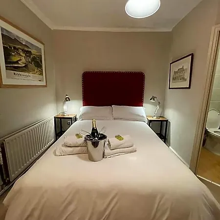 Queens Arms 3* Litton