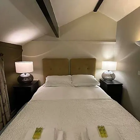 Queens Arms 3* Litton