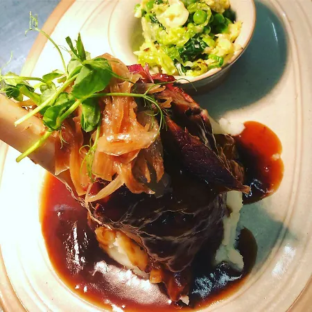 Queens Arms 3*